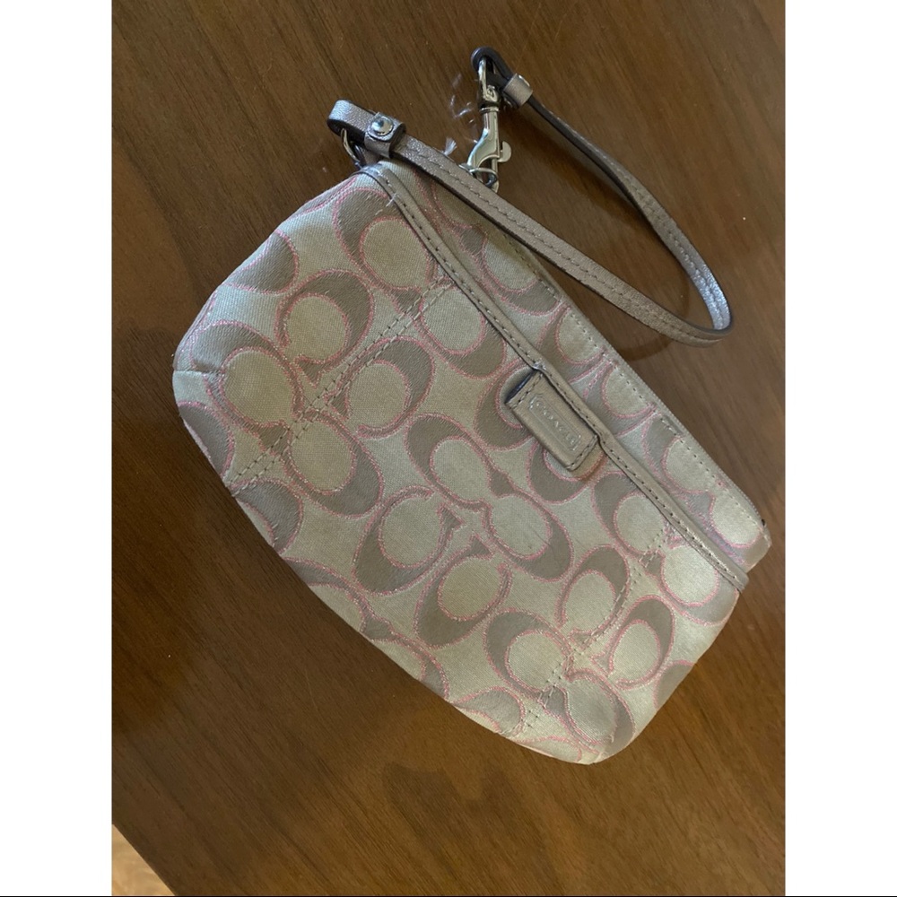 Coach wristlet 💕